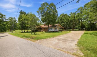 9260 Pinecrest Dr, Biloxi, MS 39532