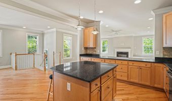 5604 HOOVER St, Bethesda, MD 20817