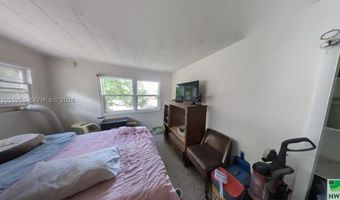 35 Hinshaw St, Arnolds Park, IA 51331