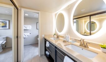 2470 Kalakaua Ave 704, Honolulu, HI 96815
