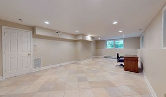 45 N Nabby Rd, Danbury, CT 06811