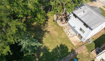 909 Parma Dr, Ballwin, MO 63021