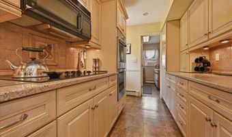 40 Bayview Ave, Amityville, NY 11701