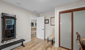820 Barton Dr, Ann Arbor, MI 48105