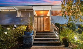 10 Ocean View Dr, Middletown, RI 02842