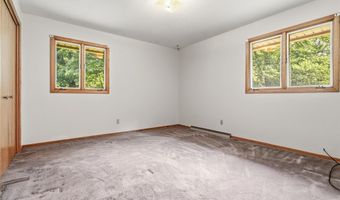 1129 Oak Tree Rd, Akron, OH 44320