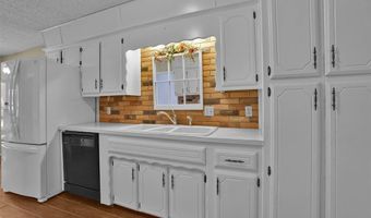 801 Cambridge Dr, Altus, OK 73521