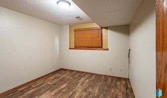 316 W Evergreen Dr, Brandon, SD 57005