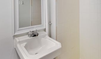 8617 LYNBROOK Dr, Bethesda, MD 20814