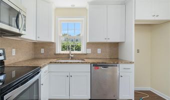 208 W View Rd, Middletown, RI 02842