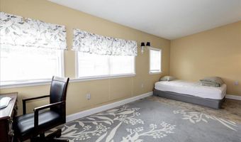 40 Dockage Rd, Bayville, NJ 08721