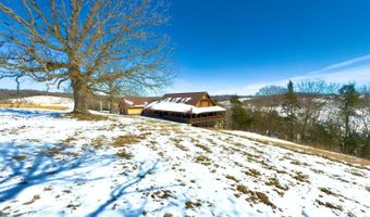 300 Round Up Ln, Bakersfield, MO 65609