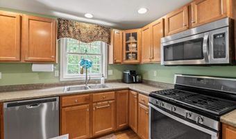 16 Breakneck Rd, Hudson, NH 03051