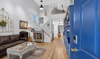 800 Whispering Village Cir, Ballwin, MO 63021