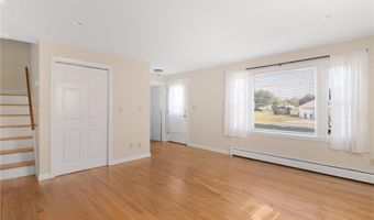 9 Chestnut Hill Rd B, Middletown, RI 02842