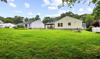 20 Hickory St, Danbury, CT 06810