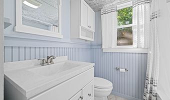 32 Rocky Glen Rd, Danbury, CT 06810