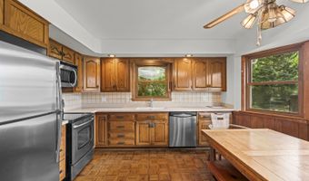 2110 E Eastman Ct, Arlington Heights, IL 60004