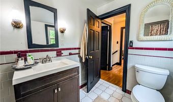 42 Mechanic St, North Smithfield, RI 02896