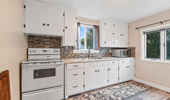 1833 N OWAISSA St, Appleton, WI 54911
