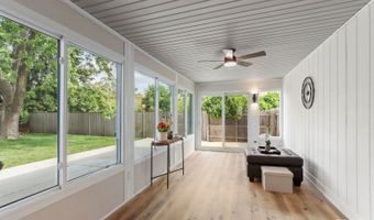 1942 Trail Ridge St, Arlington Heights, IL 60004