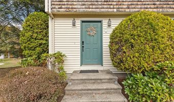7 Maria St, Lincoln, RI 02865