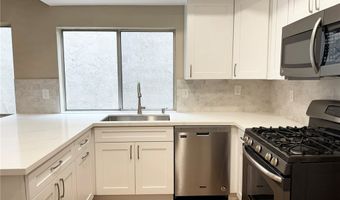 909 S Lake Summit Dr, Anaheim, CA 92807