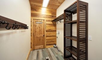 685 River Oaks Dr, Big Sandy, TN 38221