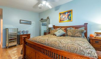 32 Foxberry Dr, Arden, NC 28704