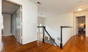 8809 SAUNDERS Ln, Bethesda, MD 20817