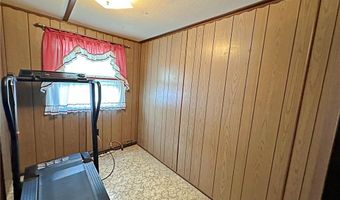 25 East Dr, East Providence, RI 02916