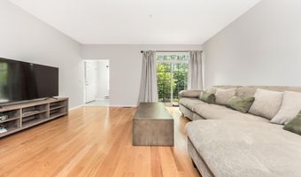 241 W Oakbrook Dr, Ann Arbor, MI 48103