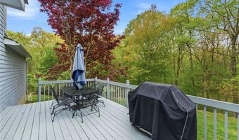 130 Village Hill Ln, North Kingstown, RI 02852