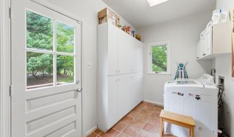 8004 SPLIT OAK Dr, Bethesda, MD 20817