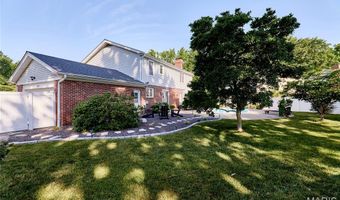 1093 Del Ebro Dr, Ballwin, MO 63011
