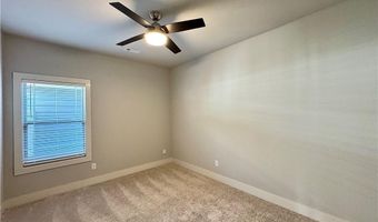 915 NE Heights Ln, Bentonville, AR 72712
