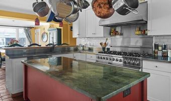 20 Lincoln St, Jamestown, RI 02835