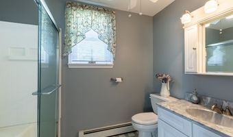 35 Maple Ave, Villas, NJ 08251