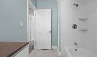 358 Pawtuxet Ave, Warwick, RI 02888