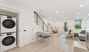 922 8TH St NE, Washington, DC 20002