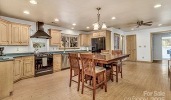 111 Hidden Pond Ln, Asheville, NC 28804