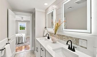 40 Congregational St, Bristol, RI 02809