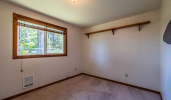 1135 1ST St NE, Bandon, OR 97411