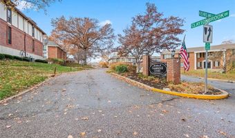 1026 Kehrs Mill Rd 4, Ballwin, MO 63011