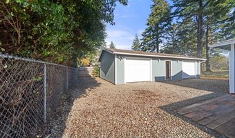 1135 1ST St, Bandon, OR 97411