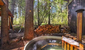 1221 Fox Rd, Cascade, ID 83611