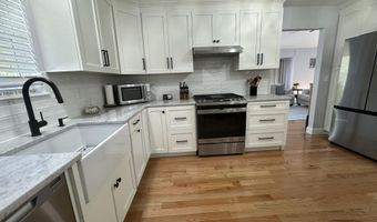 1008 Anchor Ave, Beachwood, NJ 08722