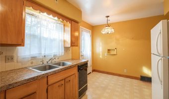 1074 N Main St, Akron, OH 44310