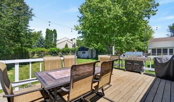 1000 Timberwood Ln, Algonquin, IL 60102