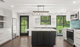 35 New St, Sharon, CT 06069